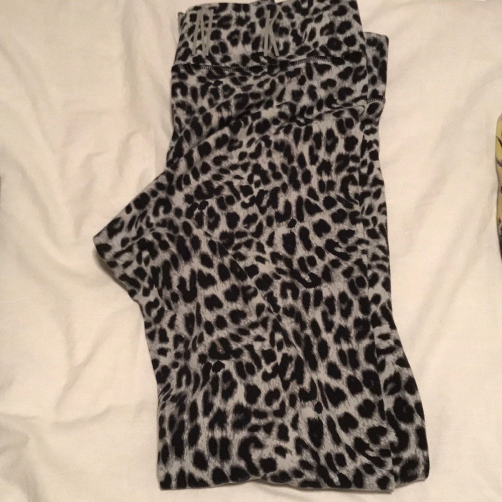 Pink yoga small cheetah pants